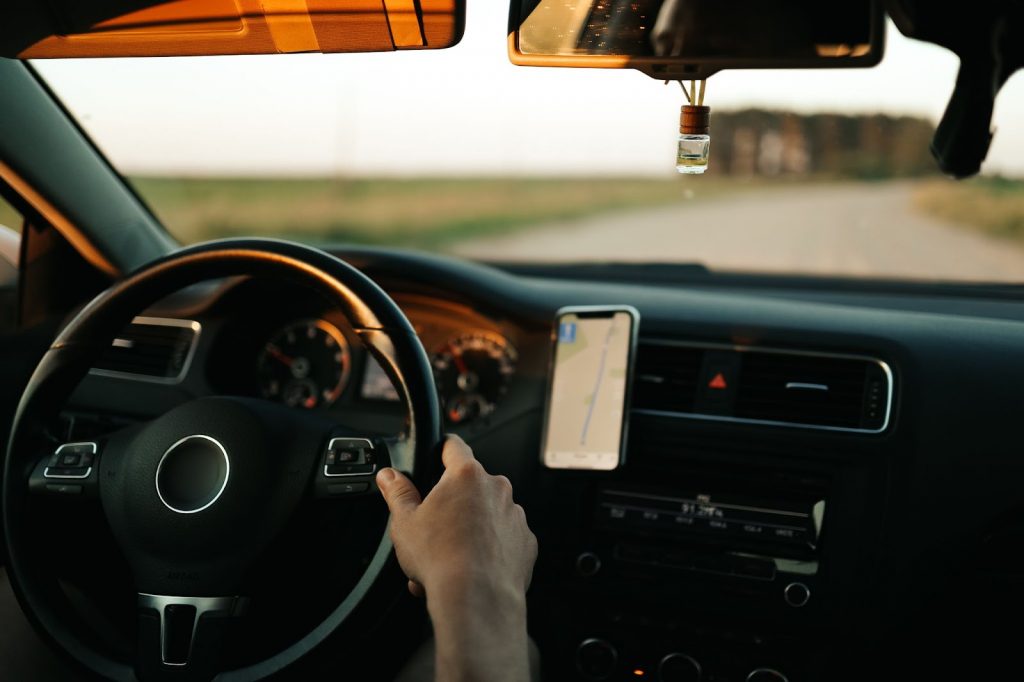 Posturas correctas para viajar en el coche en vacaciones