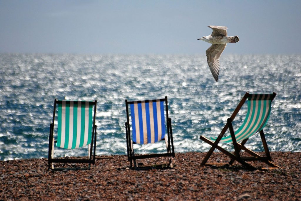 cómo cuidar la espalda en la playa